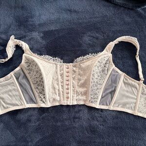 Lace Underwire Bra in Cream